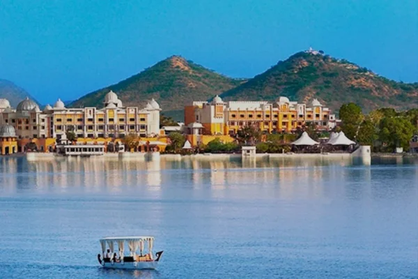 Delhi to Udaipur Tour by Tempo Traveller